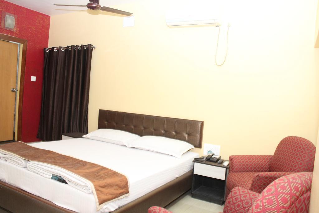 Hotel Bengal International Siliguri Quarto foto